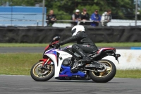 Motorcycle-action-photographs;donington;donington-park-leicestershire;donington-photographs;event-digital-images;eventdigitalimages;no-limits-trackday;peter-wileman-photography;trackday;trackday-digital-images;trackday-photos