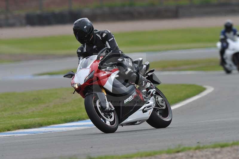 Motorcycle action photographs;donington;donington park leicestershire;donington photographs;event digital images;eventdigitalimages;no limits trackday;peter wileman photography;trackday;trackday digital images;trackday photos