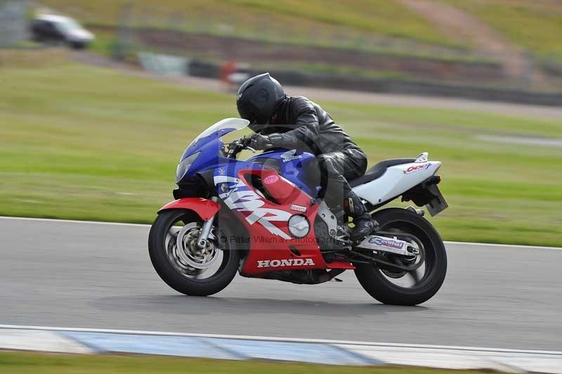 Motorcycle action photographs;donington;donington park leicestershire;donington photographs;event digital images;eventdigitalimages;no limits trackday;peter wileman photography;trackday;trackday digital images;trackday photos