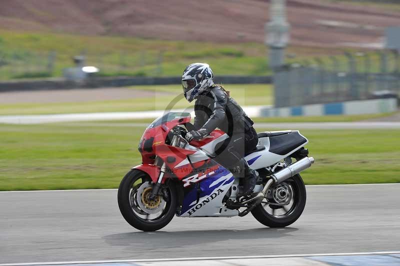 Motorcycle action photographs;donington;donington park leicestershire;donington photographs;event digital images;eventdigitalimages;no limits trackday;peter wileman photography;trackday;trackday digital images;trackday photos