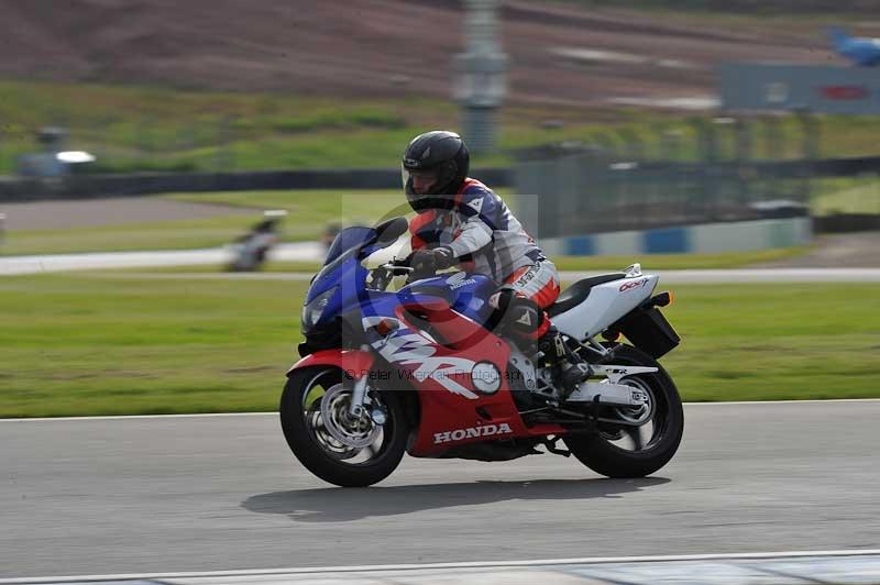 Motorcycle action photographs;donington;donington park leicestershire;donington photographs;event digital images;eventdigitalimages;no limits trackday;peter wileman photography;trackday;trackday digital images;trackday photos