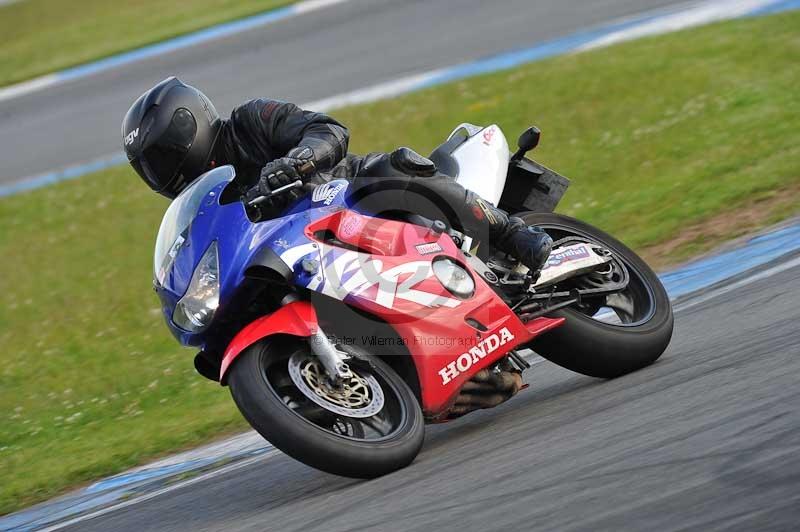 Motorcycle action photographs;donington;donington park leicestershire;donington photographs;event digital images;eventdigitalimages;no limits trackday;peter wileman photography;trackday;trackday digital images;trackday photos