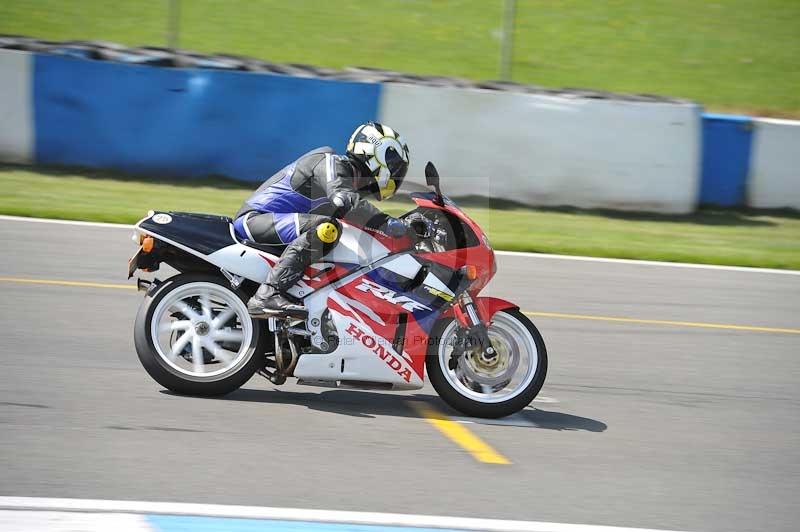 Motorcycle action photographs;donington;donington park leicestershire;donington photographs;event digital images;eventdigitalimages;no limits trackday;peter wileman photography;trackday;trackday digital images;trackday photos