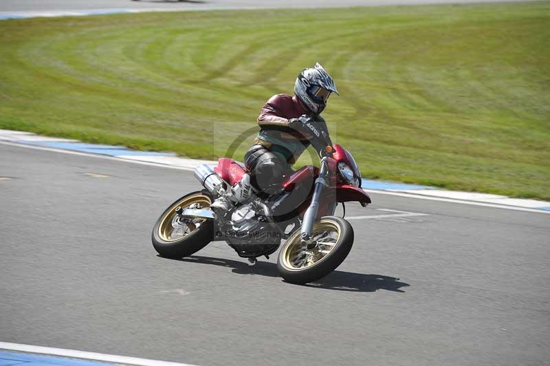 Motorcycle action photographs;donington;donington park leicestershire;donington photographs;event digital images;eventdigitalimages;no limits trackday;peter wileman photography;trackday;trackday digital images;trackday photos
