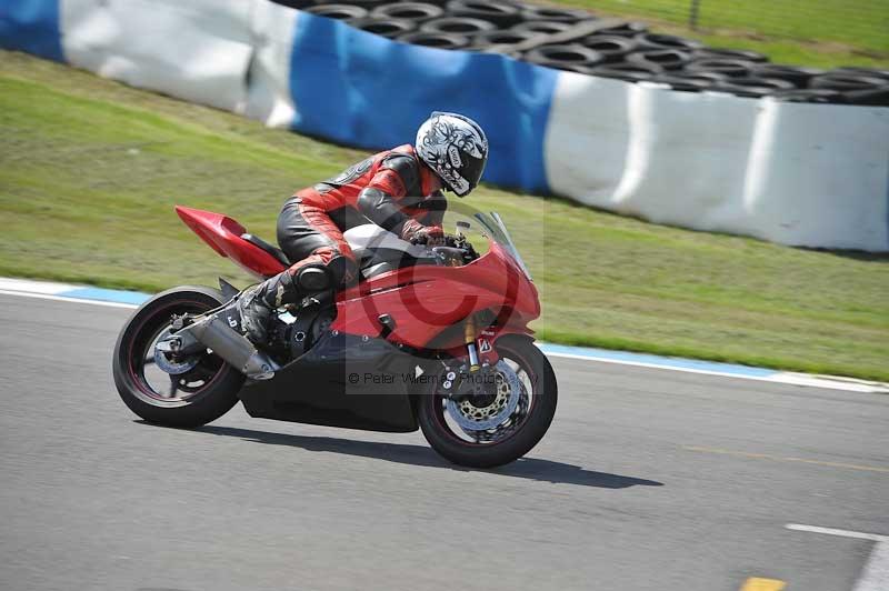 Motorcycle action photographs;donington;donington park leicestershire;donington photographs;event digital images;eventdigitalimages;no limits trackday;peter wileman photography;trackday;trackday digital images;trackday photos
