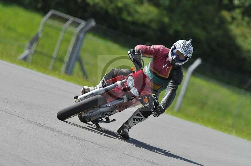 Motorcycle action photographs;donington;donington park leicestershire;donington photographs;event digital images;eventdigitalimages;no limits trackday;peter wileman photography;trackday;trackday digital images;trackday photos