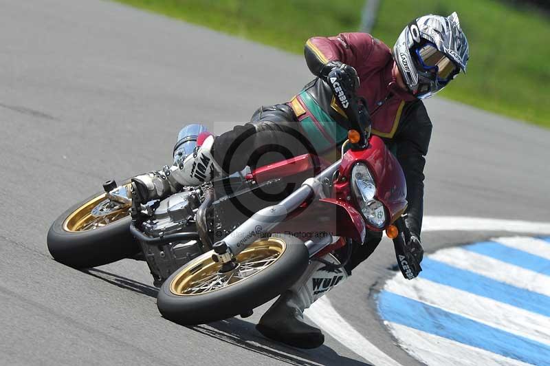 Motorcycle action photographs;donington;donington park leicestershire;donington photographs;event digital images;eventdigitalimages;no limits trackday;peter wileman photography;trackday;trackday digital images;trackday photos