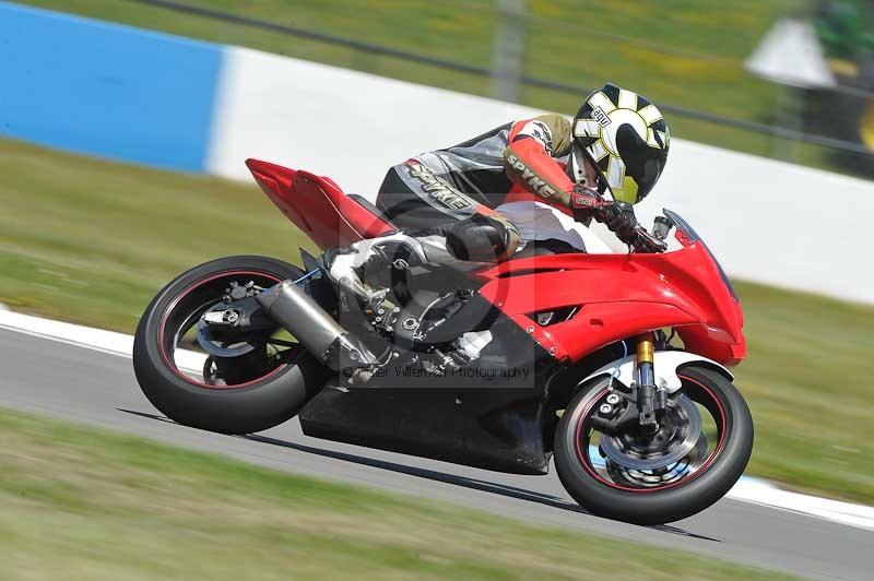 Motorcycle action photographs;donington;donington park leicestershire;donington photographs;event digital images;eventdigitalimages;no limits trackday;peter wileman photography;trackday;trackday digital images;trackday photos