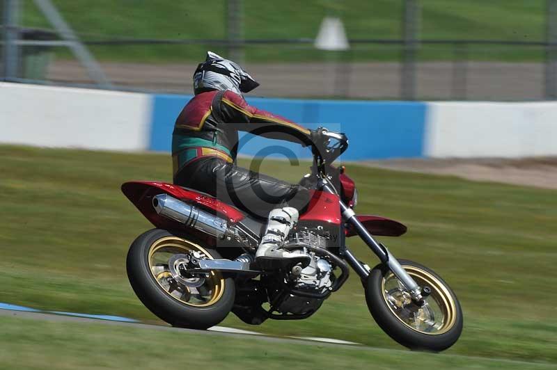 Motorcycle action photographs;donington;donington park leicestershire;donington photographs;event digital images;eventdigitalimages;no limits trackday;peter wileman photography;trackday;trackday digital images;trackday photos