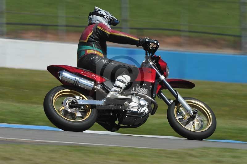 Motorcycle action photographs;donington;donington park leicestershire;donington photographs;event digital images;eventdigitalimages;no limits trackday;peter wileman photography;trackday;trackday digital images;trackday photos