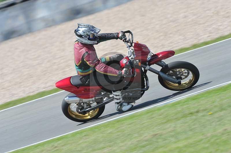 Motorcycle action photographs;donington;donington park leicestershire;donington photographs;event digital images;eventdigitalimages;no limits trackday;peter wileman photography;trackday;trackday digital images;trackday photos