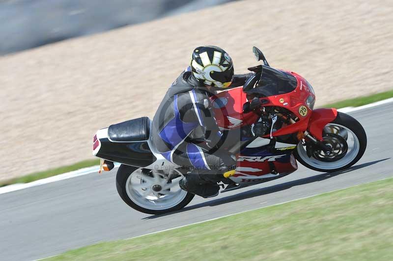 Motorcycle action photographs;donington;donington park leicestershire;donington photographs;event digital images;eventdigitalimages;no limits trackday;peter wileman photography;trackday;trackday digital images;trackday photos