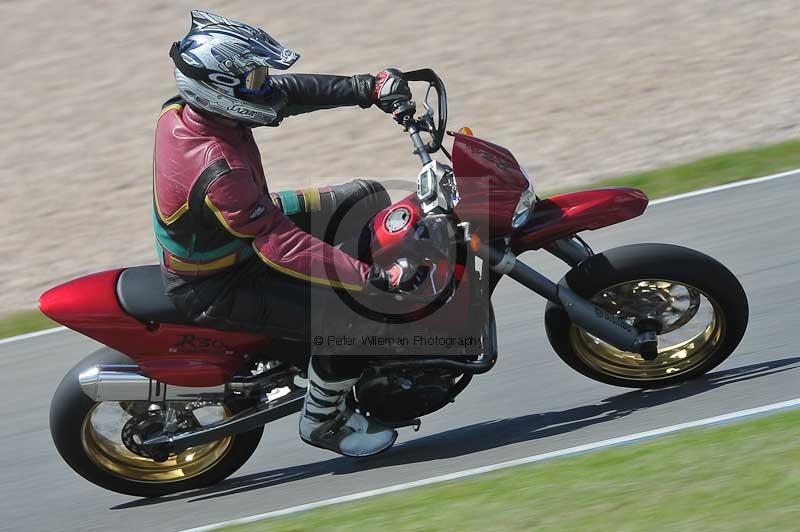 Motorcycle action photographs;donington;donington park leicestershire;donington photographs;event digital images;eventdigitalimages;no limits trackday;peter wileman photography;trackday;trackday digital images;trackday photos