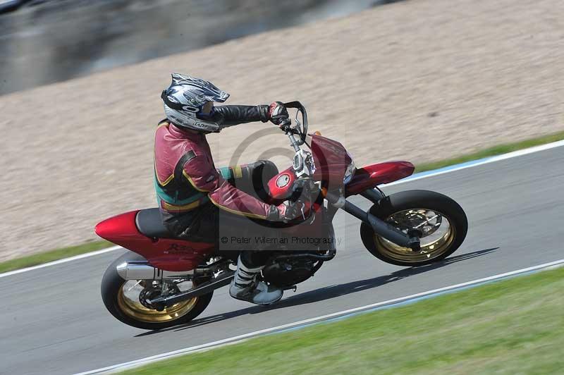 Motorcycle action photographs;donington;donington park leicestershire;donington photographs;event digital images;eventdigitalimages;no limits trackday;peter wileman photography;trackday;trackday digital images;trackday photos