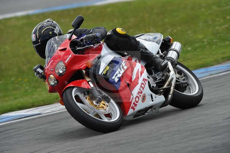 Motorcycle action photographs;donington;donington park leicestershire;donington photographs;event digital images;eventdigitalimages;no limits trackday;peter wileman photography;trackday;trackday digital images;trackday photos