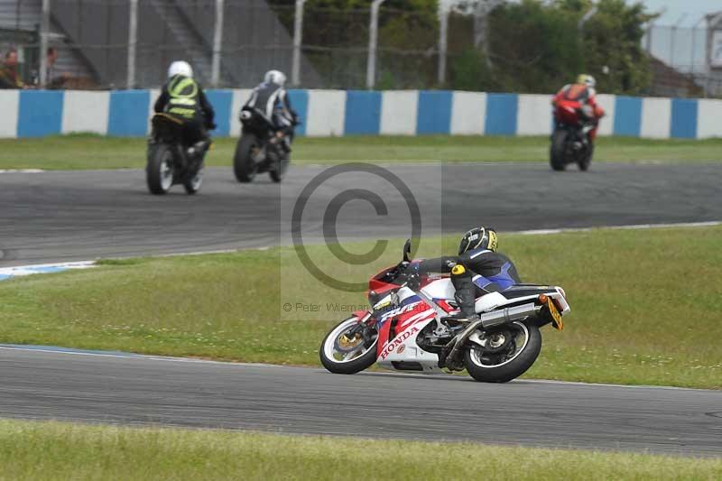 Motorcycle action photographs;donington;donington park leicestershire;donington photographs;event digital images;eventdigitalimages;no limits trackday;peter wileman photography;trackday;trackday digital images;trackday photos