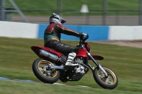 Motorcycle-action-photographs;donington;donington-park-leicestershire;donington-photographs;event-digital-images;eventdigitalimages;no-limits-trackday;peter-wileman-photography;trackday;trackday-digital-images;trackday-photos