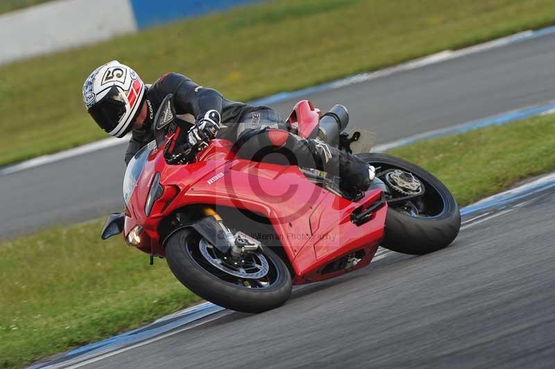 Motorcycle action photographs;donington;donington park leicestershire;donington photographs;event digital images;eventdigitalimages;no limits trackday;peter wileman photography;trackday;trackday digital images;trackday photos
