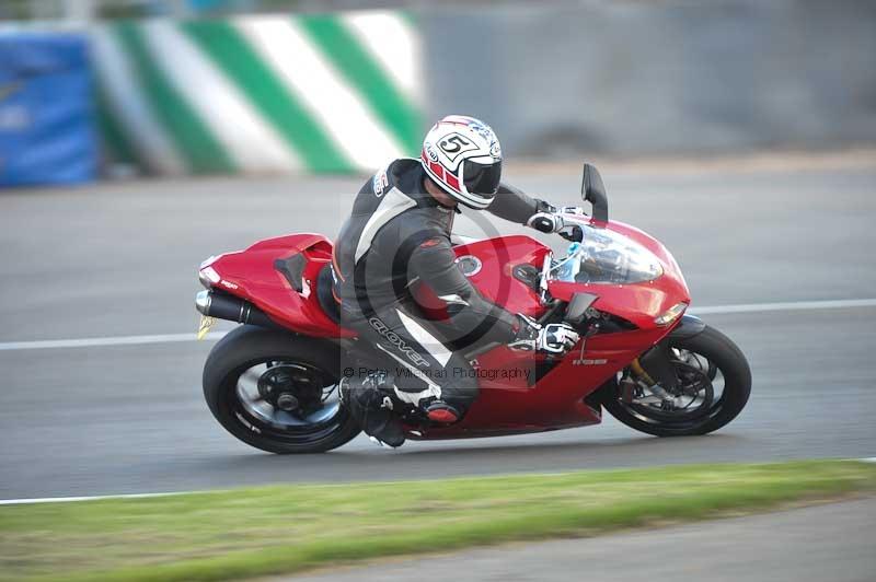 Motorcycle action photographs;donington;donington park leicestershire;donington photographs;event digital images;eventdigitalimages;no limits trackday;peter wileman photography;trackday;trackday digital images;trackday photos