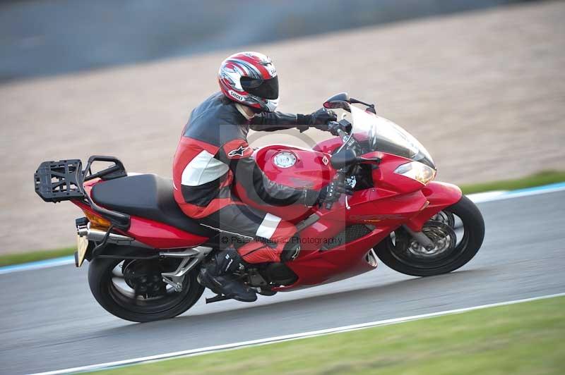 Motorcycle action photographs;donington;donington park leicestershire;donington photographs;event digital images;eventdigitalimages;no limits trackday;peter wileman photography;trackday;trackday digital images;trackday photos