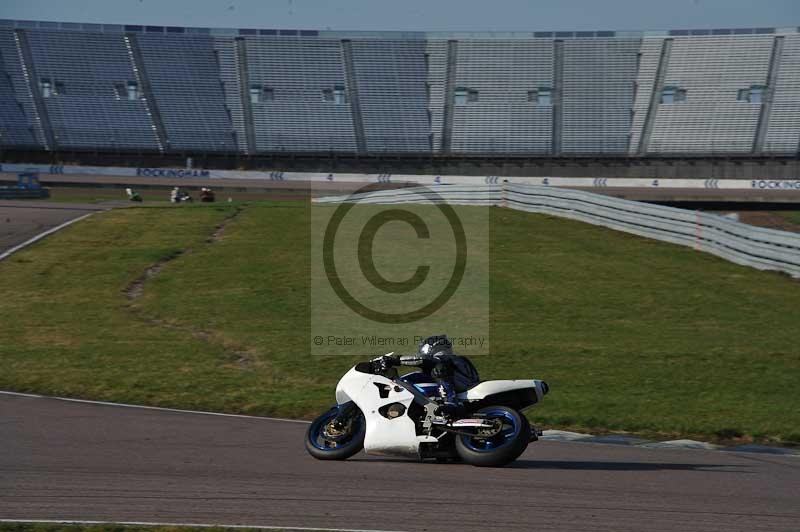 Rockingham no limits trackday;enduro digital images;event digital images;eventdigitalimages;no limits trackdays;peter wileman photography;racing digital images;rockingham raceway northamptonshire;rockingham trackday photographs;trackday digital images;trackday photos