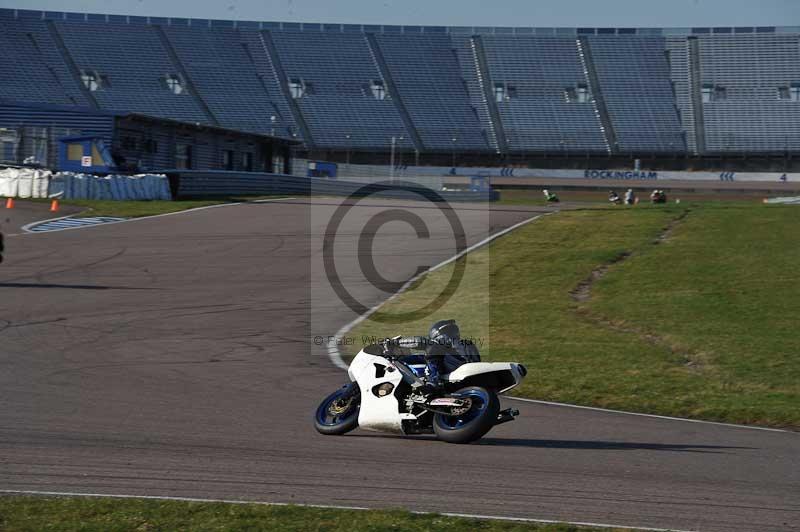 Rockingham no limits trackday;enduro digital images;event digital images;eventdigitalimages;no limits trackdays;peter wileman photography;racing digital images;rockingham raceway northamptonshire;rockingham trackday photographs;trackday digital images;trackday photos