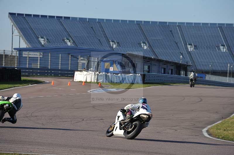 Rockingham no limits trackday;enduro digital images;event digital images;eventdigitalimages;no limits trackdays;peter wileman photography;racing digital images;rockingham raceway northamptonshire;rockingham trackday photographs;trackday digital images;trackday photos