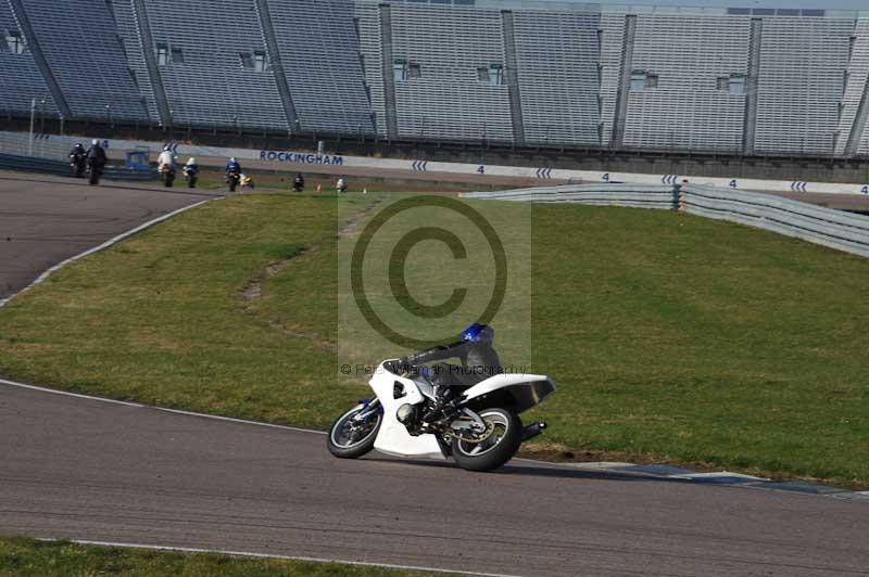 Rockingham no limits trackday;enduro digital images;event digital images;eventdigitalimages;no limits trackdays;peter wileman photography;racing digital images;rockingham raceway northamptonshire;rockingham trackday photographs;trackday digital images;trackday photos