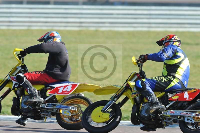 Rockingham no limits trackday;enduro digital images;event digital images;eventdigitalimages;no limits trackdays;peter wileman photography;racing digital images;rockingham raceway northamptonshire;rockingham trackday photographs;trackday digital images;trackday photos