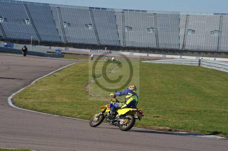 Rockingham no limits trackday;enduro digital images;event digital images;eventdigitalimages;no limits trackdays;peter wileman photography;racing digital images;rockingham raceway northamptonshire;rockingham trackday photographs;trackday digital images;trackday photos