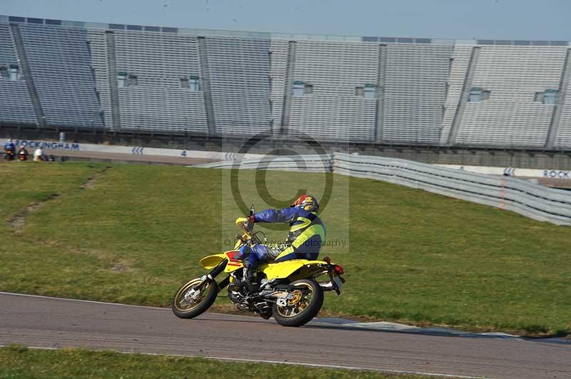 Rockingham no limits trackday;enduro digital images;event digital images;eventdigitalimages;no limits trackdays;peter wileman photography;racing digital images;rockingham raceway northamptonshire;rockingham trackday photographs;trackday digital images;trackday photos