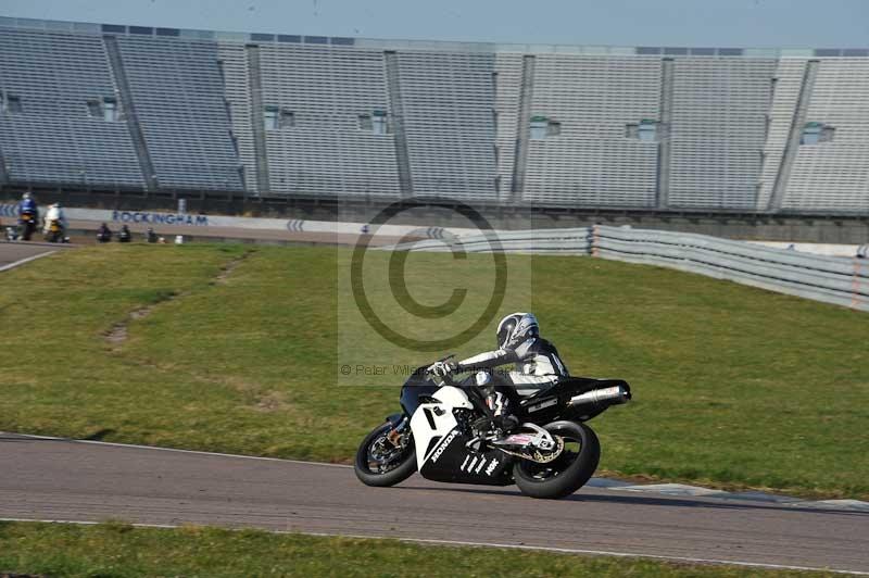 Rockingham no limits trackday;enduro digital images;event digital images;eventdigitalimages;no limits trackdays;peter wileman photography;racing digital images;rockingham raceway northamptonshire;rockingham trackday photographs;trackday digital images;trackday photos
