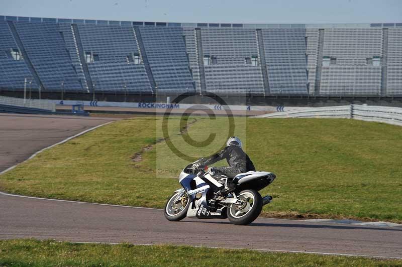 Rockingham no limits trackday;enduro digital images;event digital images;eventdigitalimages;no limits trackdays;peter wileman photography;racing digital images;rockingham raceway northamptonshire;rockingham trackday photographs;trackday digital images;trackday photos