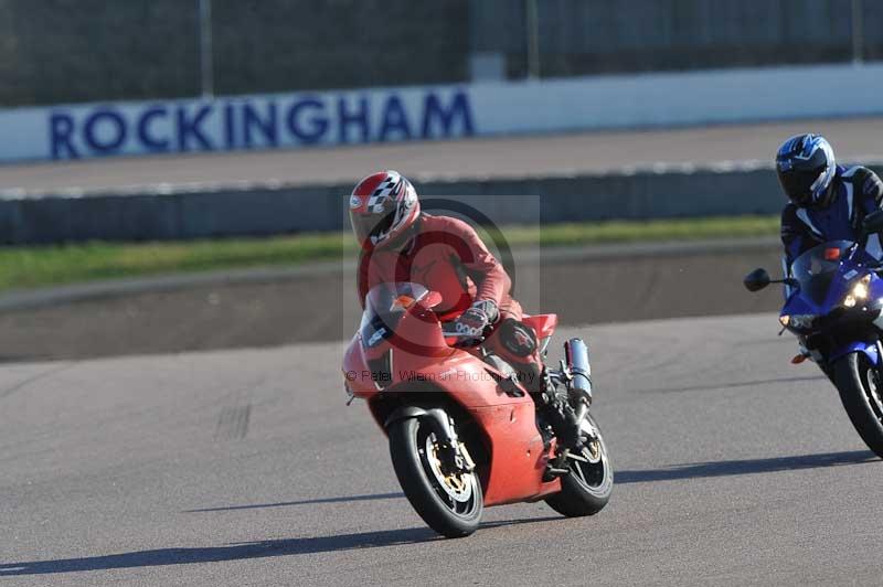 Rockingham no limits trackday;enduro digital images;event digital images;eventdigitalimages;no limits trackdays;peter wileman photography;racing digital images;rockingham raceway northamptonshire;rockingham trackday photographs;trackday digital images;trackday photos