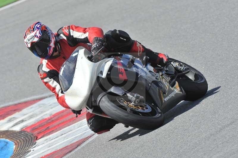 march 2010;motorbikes;no limits;peter wileman photography;portimao;portugal;trackday;trackday digital images