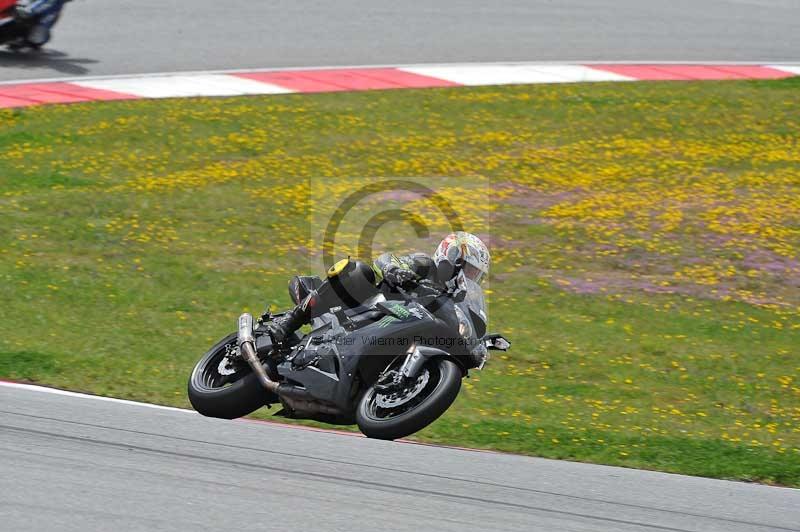 march 2010;motorbikes;no limits;peter wileman photography;portimao;portugal;trackday;trackday digital images