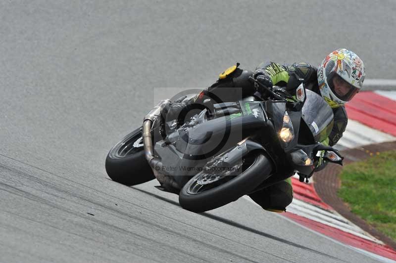 march 2010;motorbikes;no limits;peter wileman photography;portimao;portugal;trackday;trackday digital images
