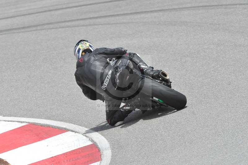 march 2010;motorbikes;no limits;peter wileman photography;portimao;portugal;trackday;trackday digital images
