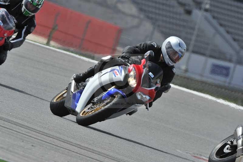 march 2010;motorbikes;no limits;peter wileman photography;portimao;portugal;trackday;trackday digital images
