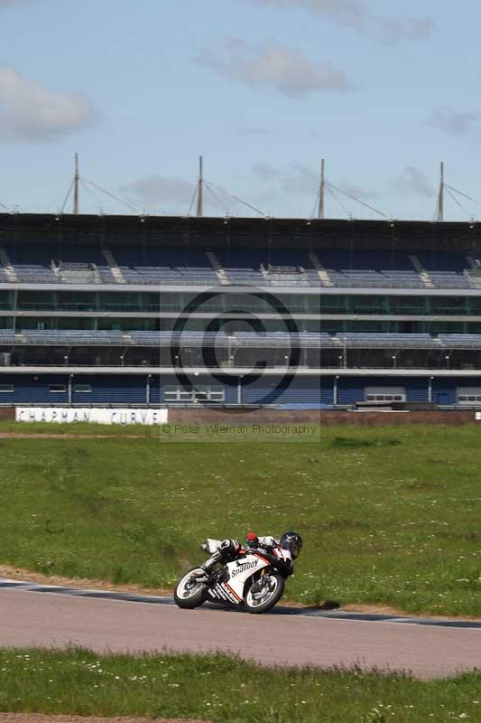 Rockingham no limits trackday;enduro digital images;event digital images;eventdigitalimages;no limits trackdays;peter wileman photography;racing digital images;rockingham raceway northamptonshire;rockingham trackday photographs;trackday digital images;trackday photos