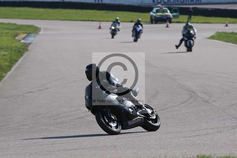 Rockingham no limits trackday;enduro digital images;event digital images;eventdigitalimages;no limits trackdays;peter wileman photography;racing digital images;rockingham raceway northamptonshire;rockingham trackday photographs;trackday digital images;trackday photos