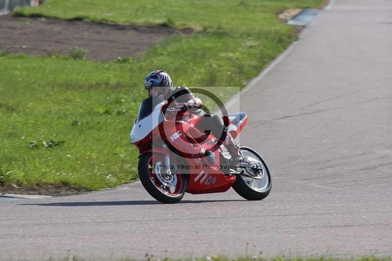 Rockingham no limits trackday;enduro digital images;event digital images;eventdigitalimages;no limits trackdays;peter wileman photography;racing digital images;rockingham raceway northamptonshire;rockingham trackday photographs;trackday digital images;trackday photos