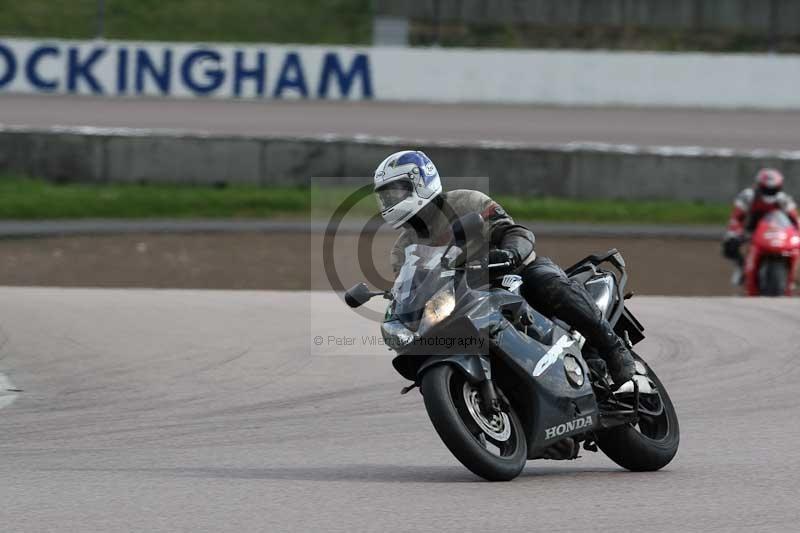 Rockingham no limits trackday;enduro digital images;event digital images;eventdigitalimages;no limits trackdays;peter wileman photography;racing digital images;rockingham raceway northamptonshire;rockingham trackday photographs;trackday digital images;trackday photos
