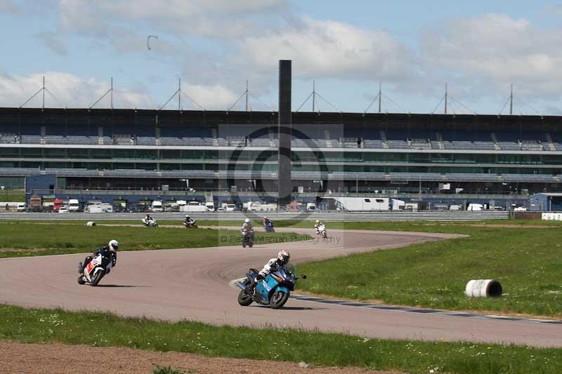 Rockingham no limits trackday;enduro digital images;event digital images;eventdigitalimages;no limits trackdays;peter wileman photography;racing digital images;rockingham raceway northamptonshire;rockingham trackday photographs;trackday digital images;trackday photos