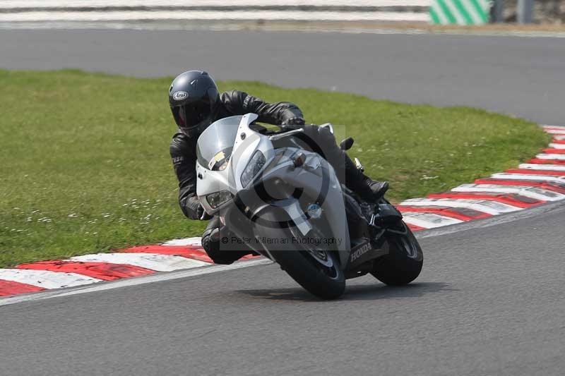 Motorcycle action photographs;Trackday digital images;brands;brands hatch photographs;event digital images;eventdigitalimages;motor racing london;no limits trackday;peter wileman photography;trackday;trackday photos