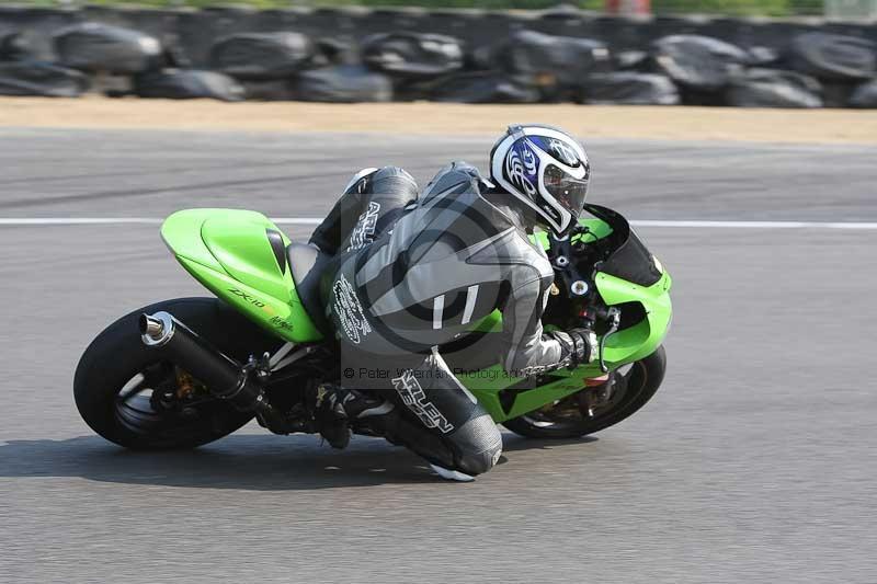 Motorcycle action photographs;Trackday digital images;brands;brands hatch photographs;event digital images;eventdigitalimages;motor racing london;no limits trackday;peter wileman photography;trackday;trackday photos