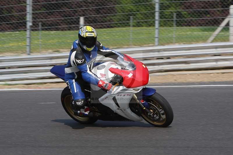 Motorcycle action photographs;Trackday digital images;brands;brands hatch photographs;event digital images;eventdigitalimages;motor racing london;no limits trackday;peter wileman photography;trackday;trackday photos