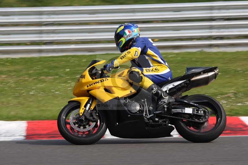 Motorcycle action photographs;Trackday digital images;brands;brands hatch photographs;event digital images;eventdigitalimages;motor racing london;no limits trackday;peter wileman photography;trackday;trackday photos