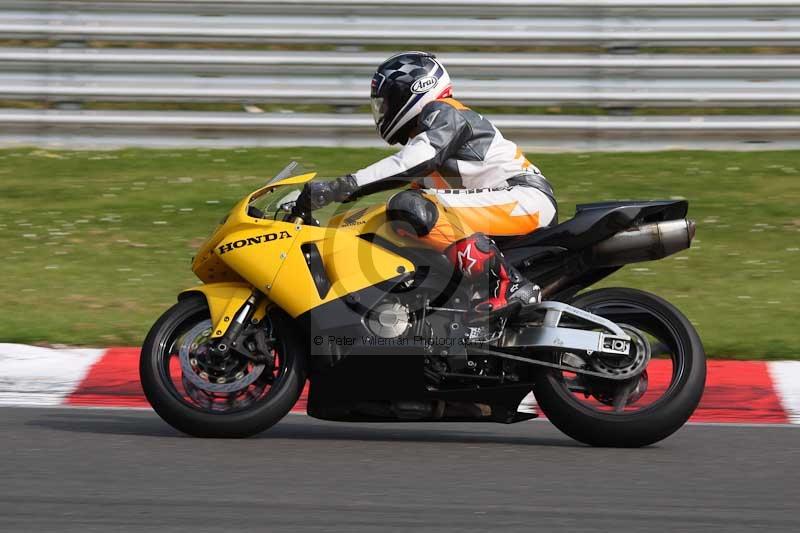 Motorcycle action photographs;Trackday digital images;brands;brands hatch photographs;event digital images;eventdigitalimages;motor racing london;no limits trackday;peter wileman photography;trackday;trackday photos