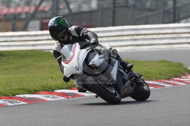 Motorcycle action photographs;Trackday digital images;brands;brands hatch photographs;event digital images;eventdigitalimages;motor racing london;no limits trackday;peter wileman photography;trackday;trackday photos